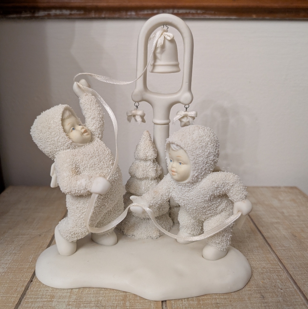 GUC Vintage 1995-2000 Snowbabies "Ring The Bells...It's Christmas"